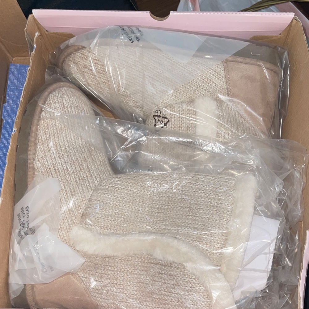 New Sz 10 Women’s Mid Calf Pop Swan Boots Oatmeal Fur Lined Ugg-Like Gift Idea